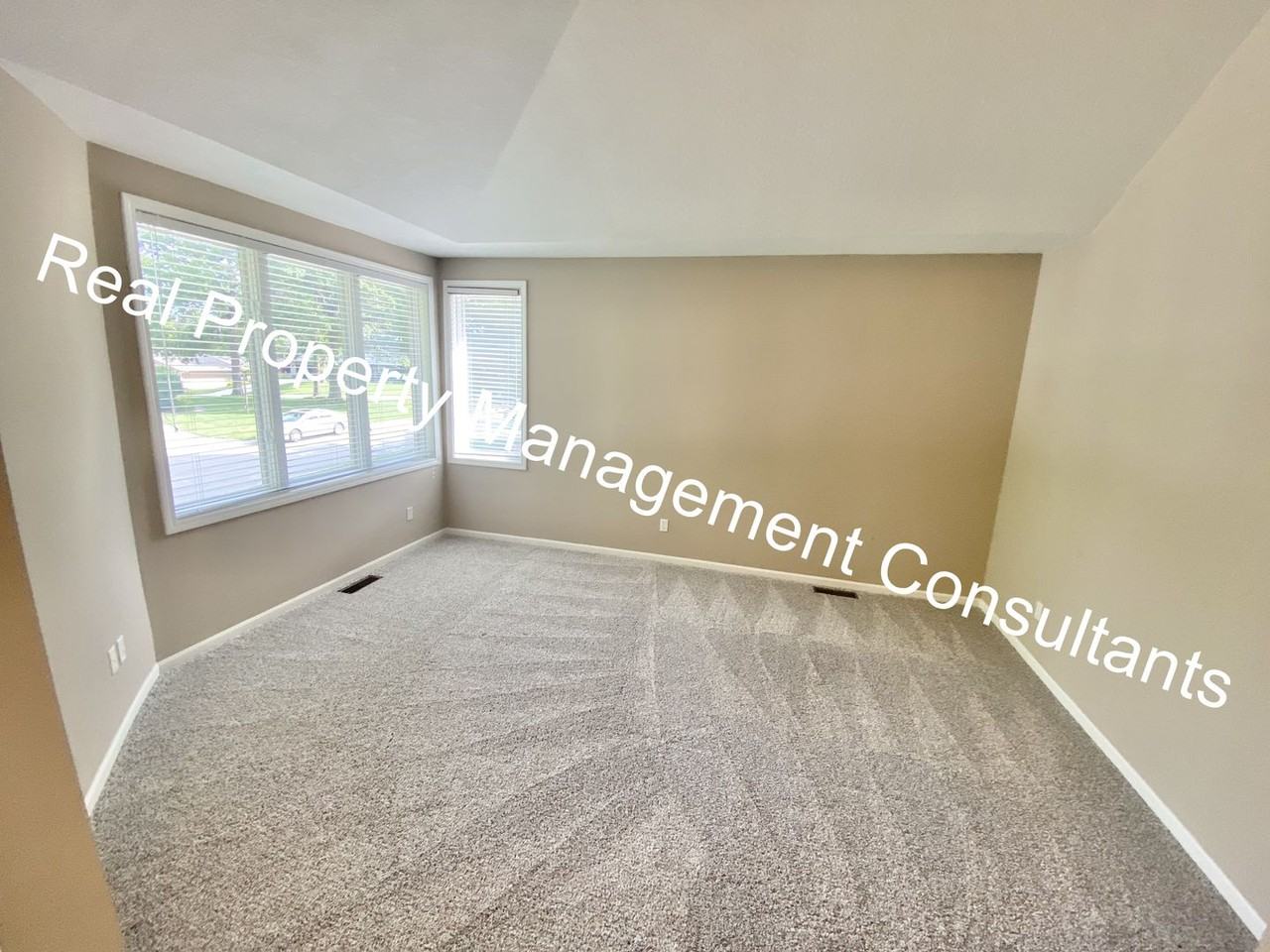 112 Cherokee Ln - Photo 5 of 43