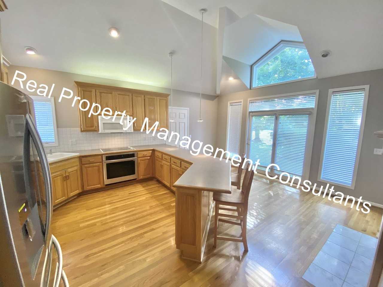 112 Cherokee Ln - Photo 7 of 43