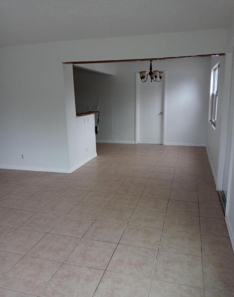 6080 N Dixie Hwy - Photo 3 of 5