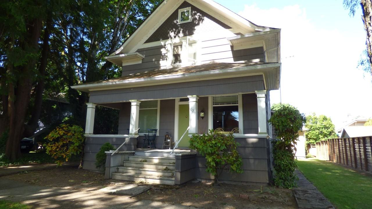 1029-1029 ½ Saginaw St S Salem, OR 97302 - Photo 2 of 3