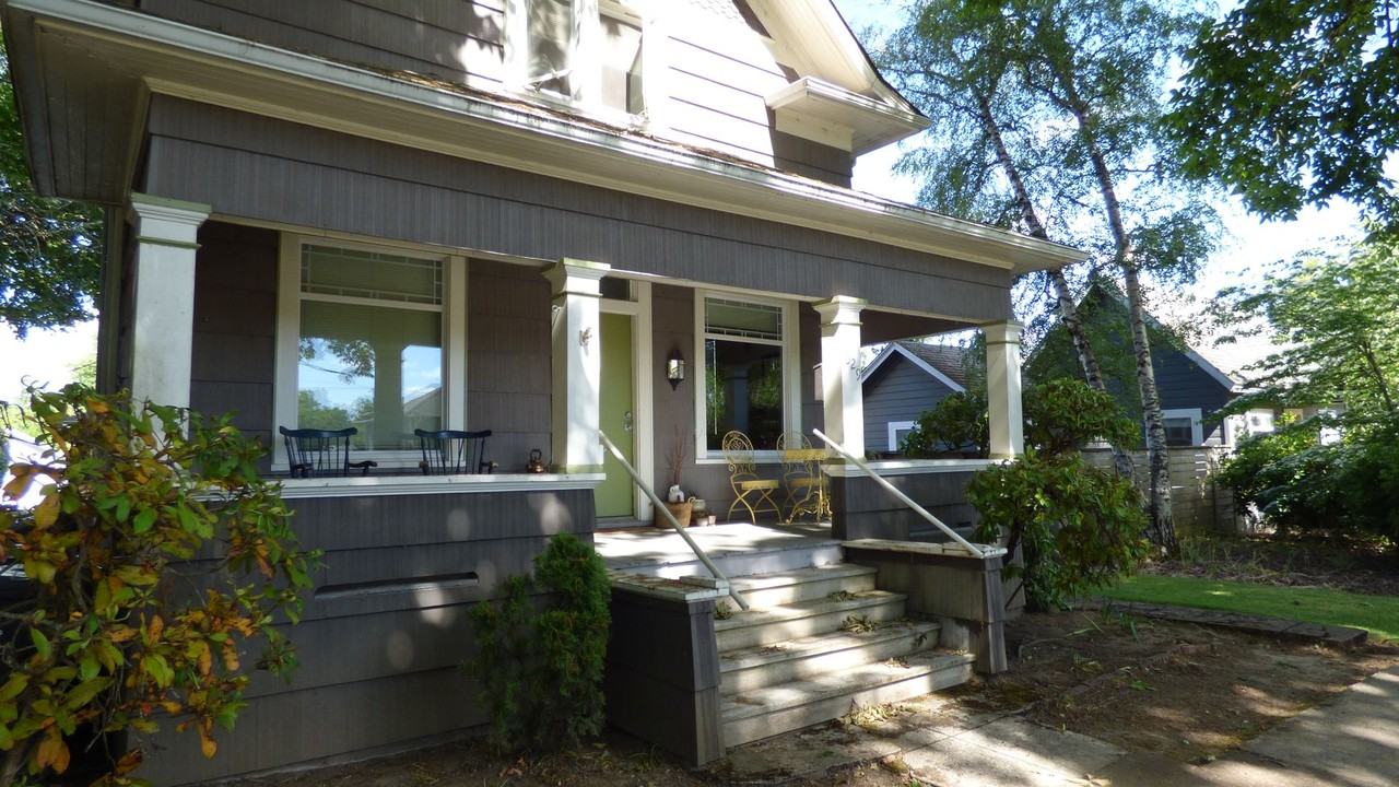 1029-1029 ½ Saginaw St S Salem, OR 97302 - Photo 3 of 3