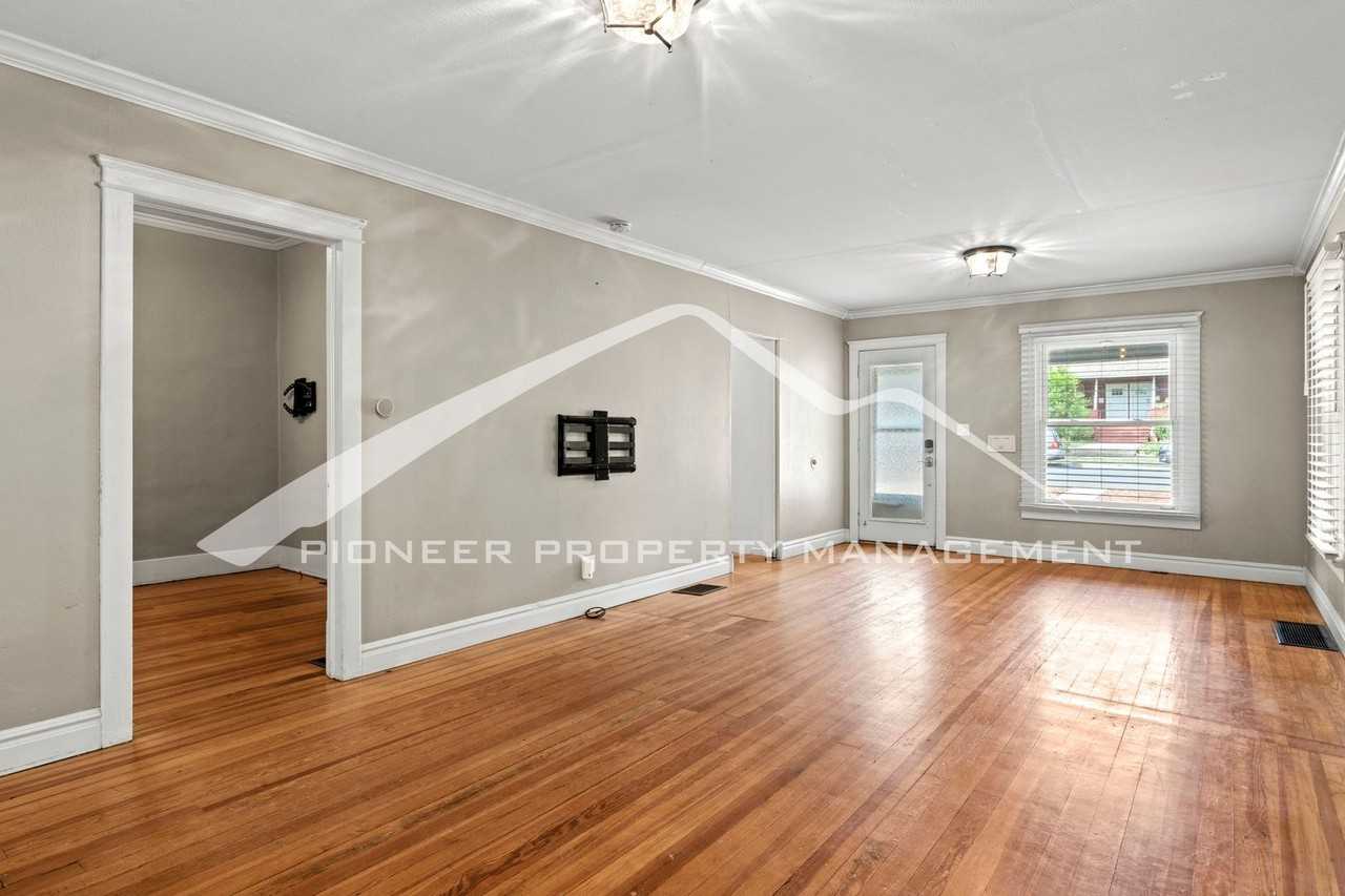 1317 W Kiowa St - Photo 4 of 24