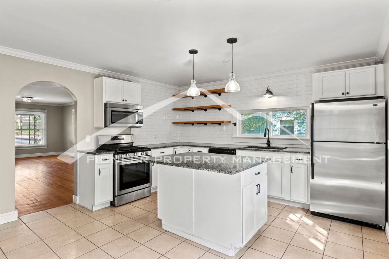 1317 W Kiowa St - Photo 7 of 24