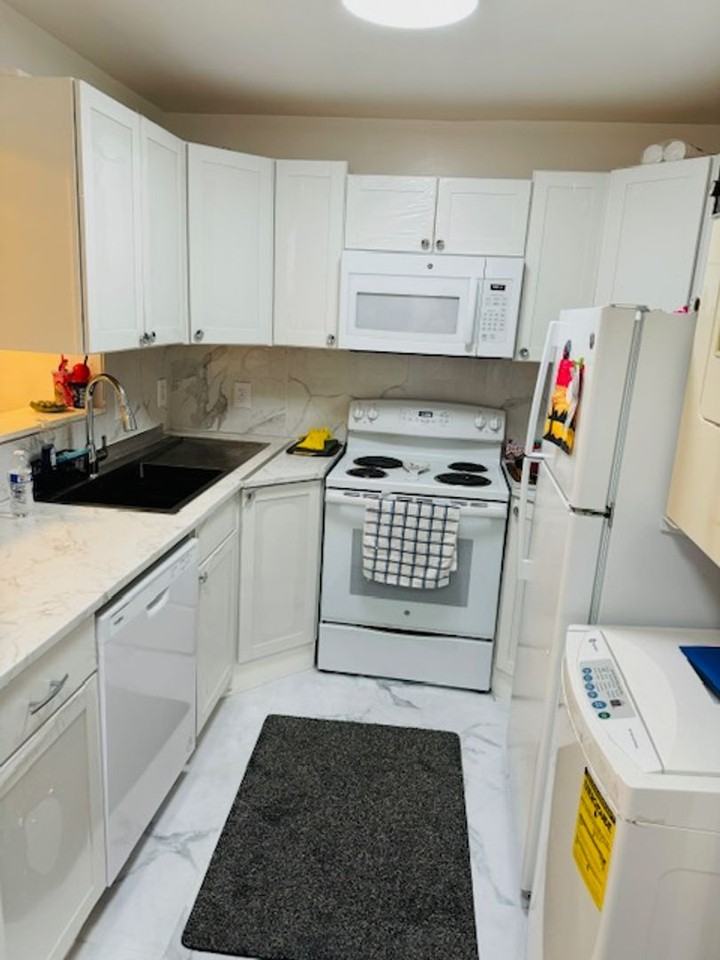 1396 Hunters Rd #G - Photo 2 of 21