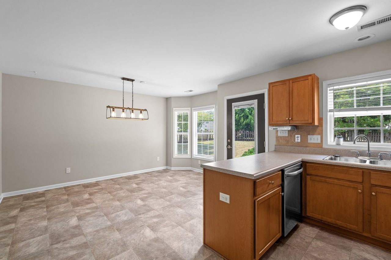 11 Sawtooth Oak Cir - Photo 4 of 43