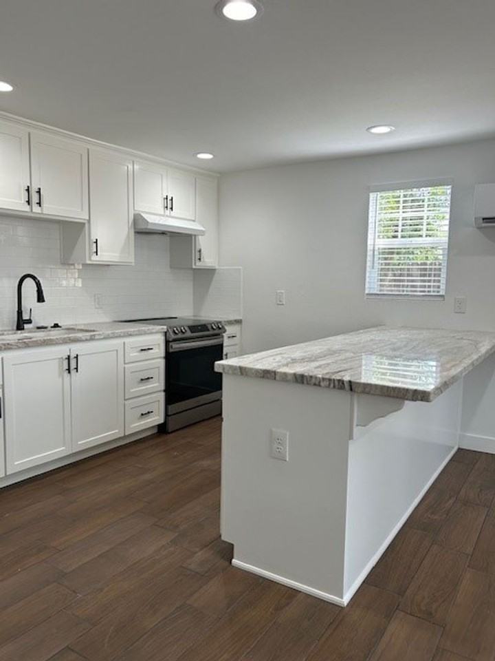 2701 San Emidio St #B - Photo 4 of 9