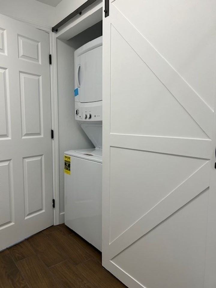 2701 San Emidio St #B - Photo 6 of 9