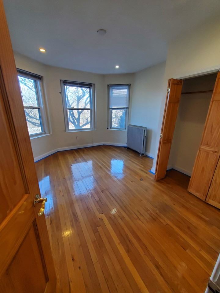 352 Riverway #9 - Photo 5 of 11