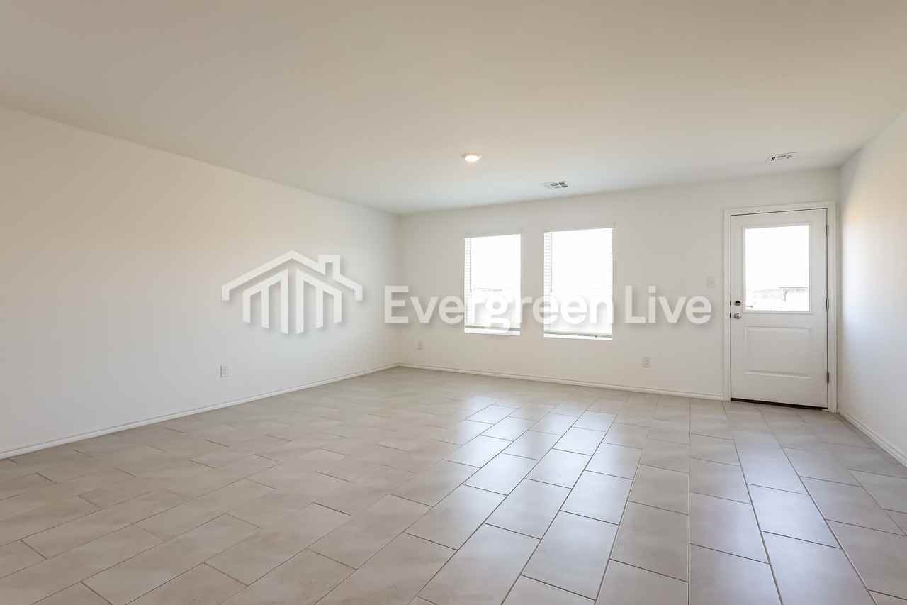 2308 Bleeker St - Photo 5 of 16