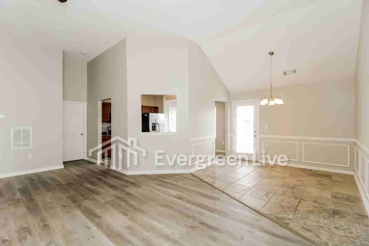 4377 Estate St - Photo 4 of 19