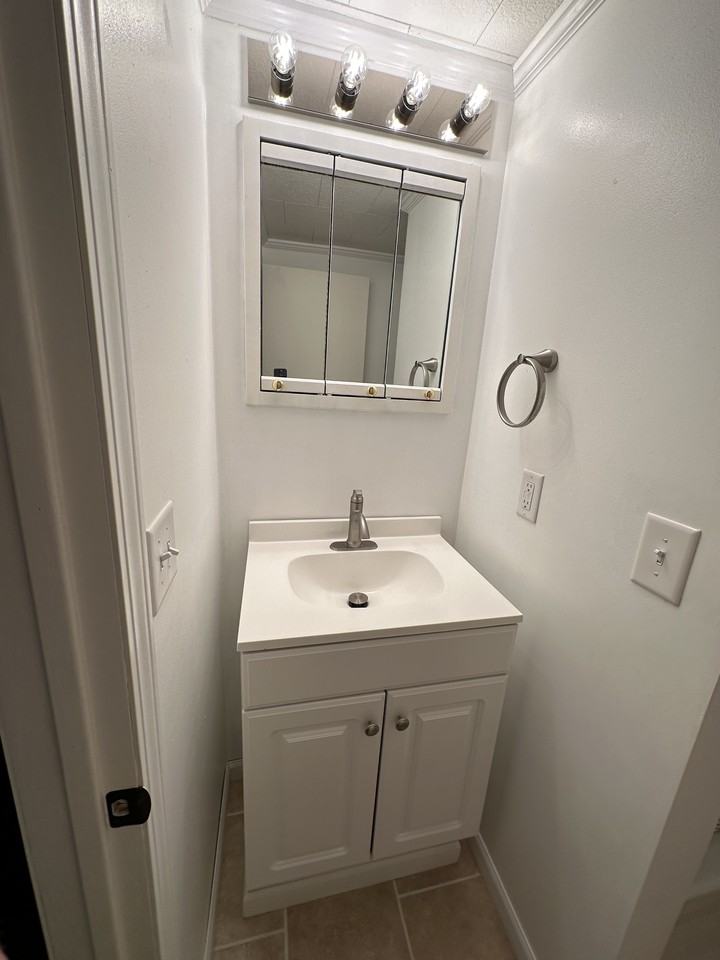 108 W North Grand Ave #NO1 - Photo 3 of 15