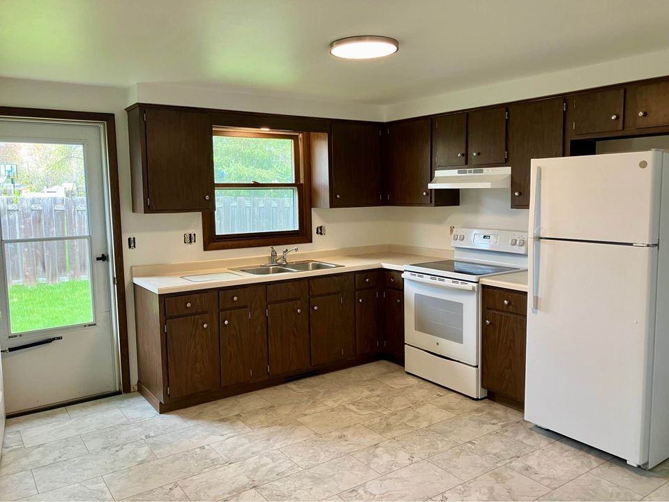 2957 Jauquet Dr - Photo 2 of 9