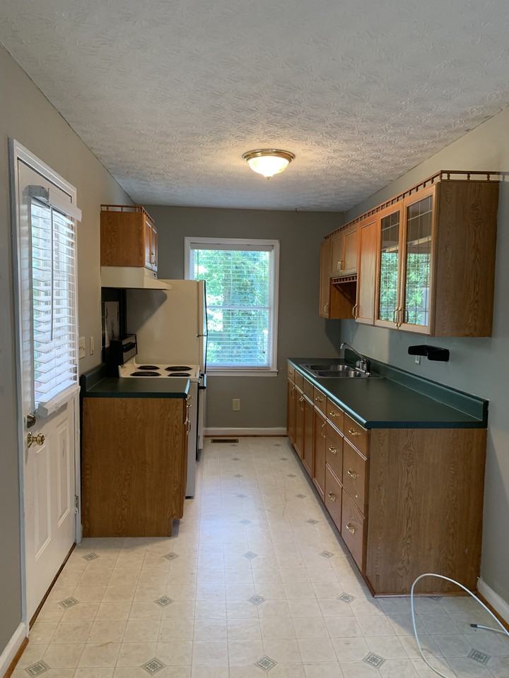 1740 Brompton Sq #B - Photo 2 of 9