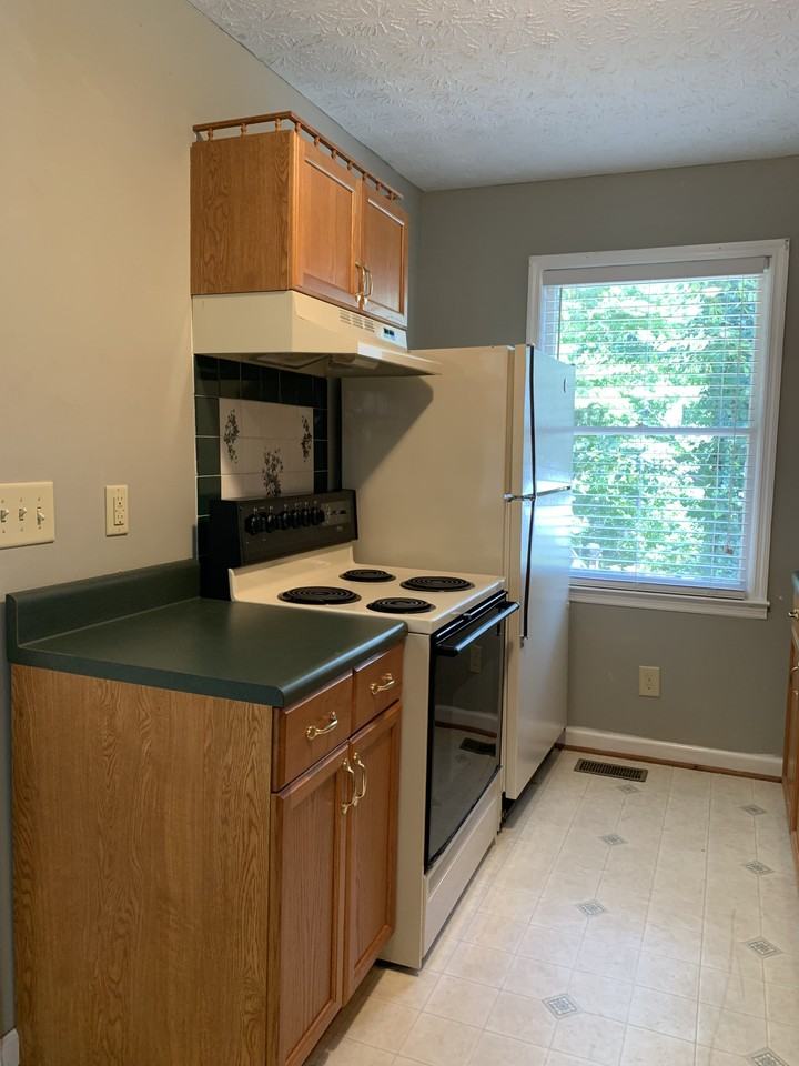 1740 Brompton Sq #B - Photo 3 of 9