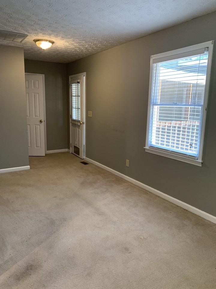 1740 Brompton Sq #B - Photo 4 of 9