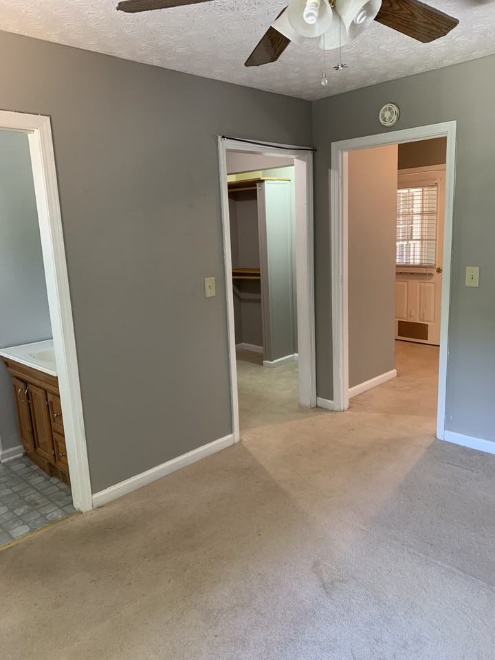 1740 Brompton Sq #B - Photo 5 of 9