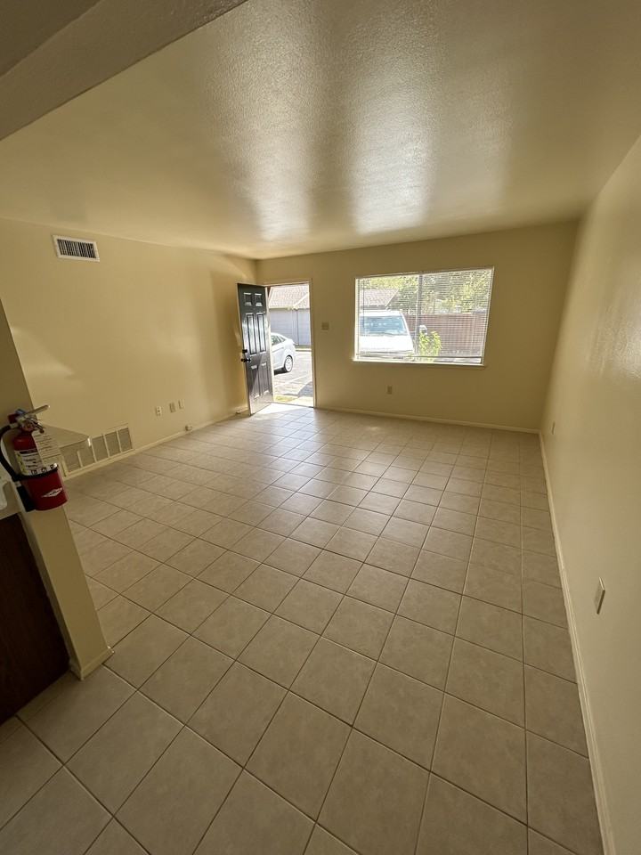 128 Moore St #4 - Photo 2 of 4