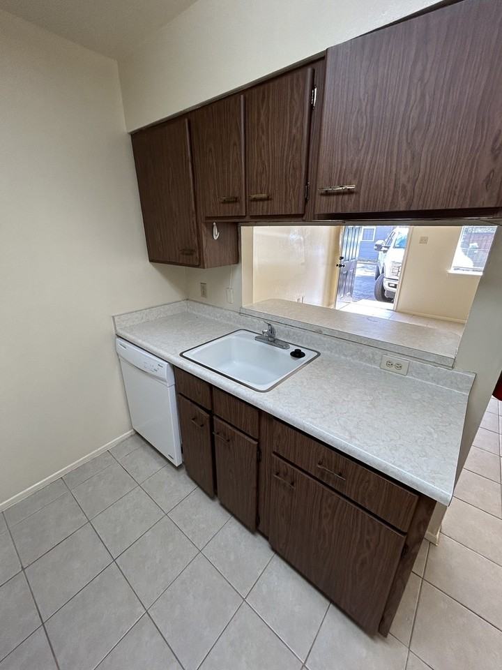 128 Moore St #4 - Photo 3 of 4