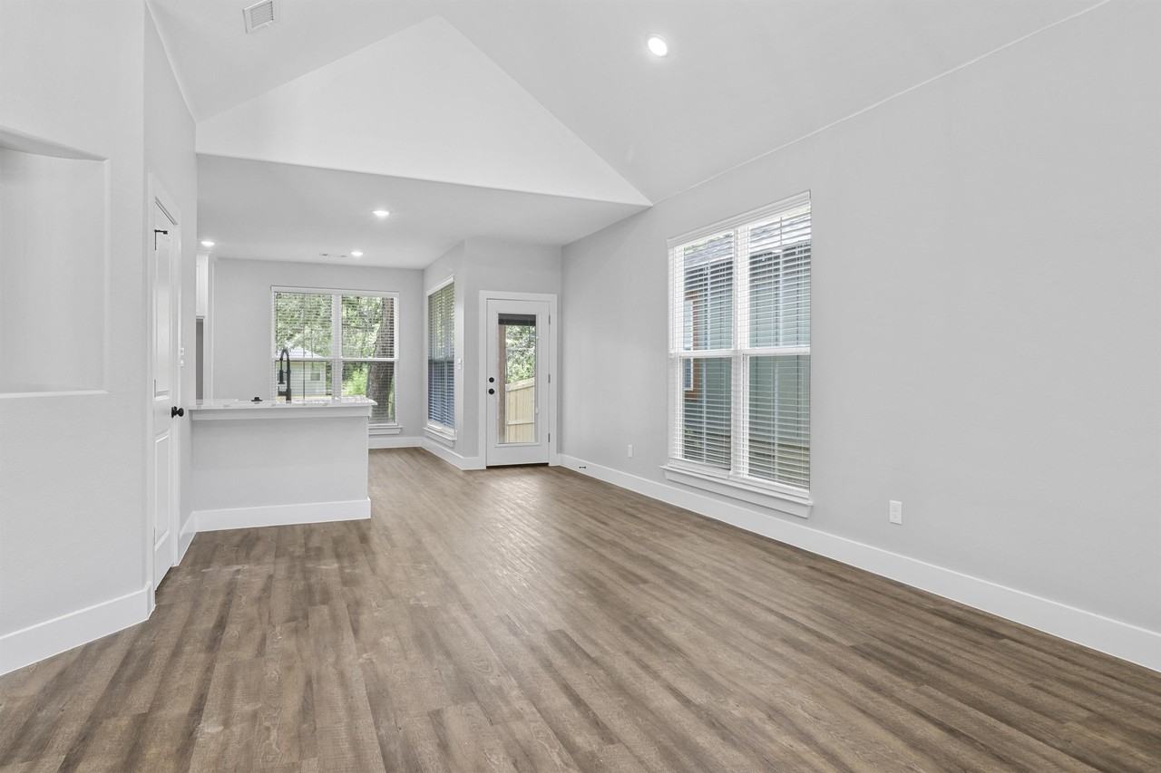 508 W Johnson St #1 - Photo 3 of 17