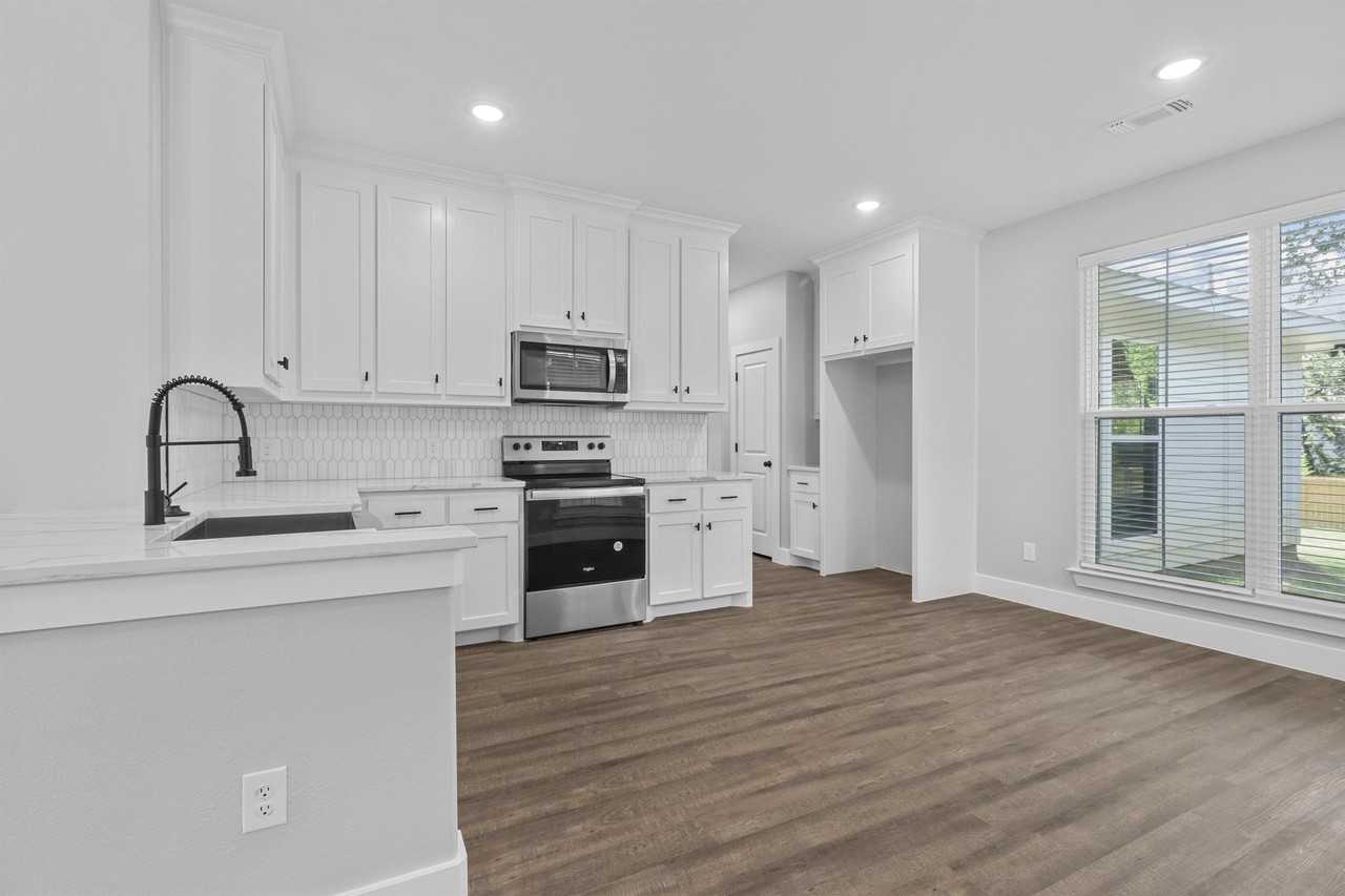 508 W Johnson St #1 - Photo 5 of 17