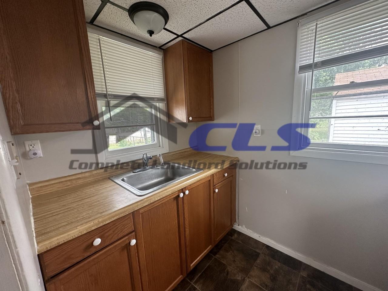 916 Kussner St #916 - Photo 4 of 8
