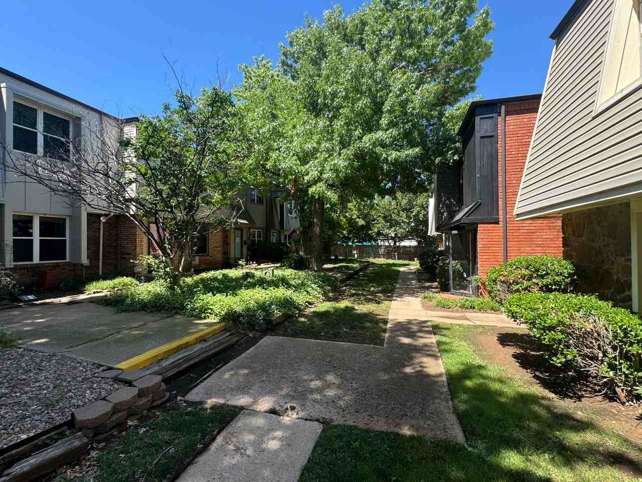 3325 Brookhollow Ct - Photo 4 of 41