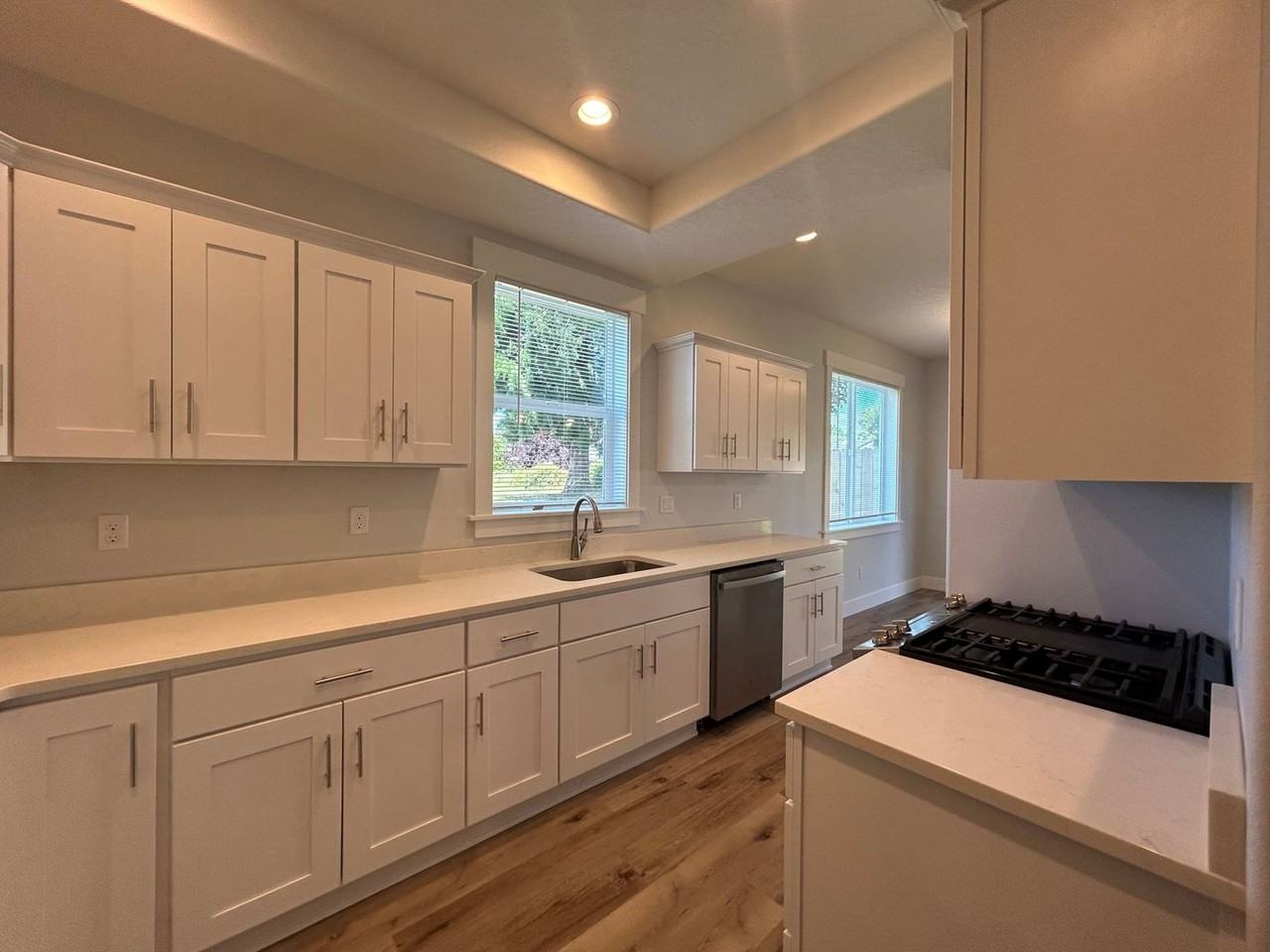 786 Maple St - Photo 2 of 28