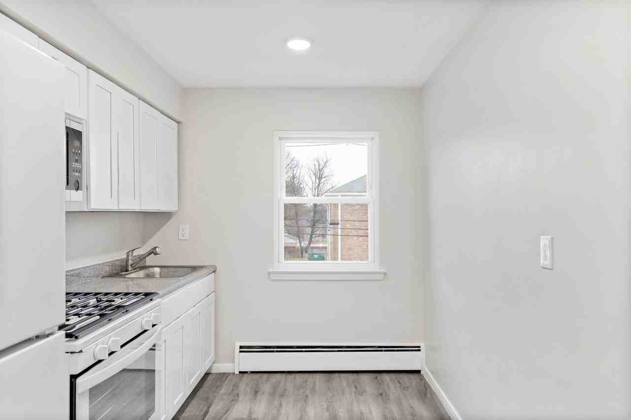 Brighton Court Apartments - Photo 6 of 9