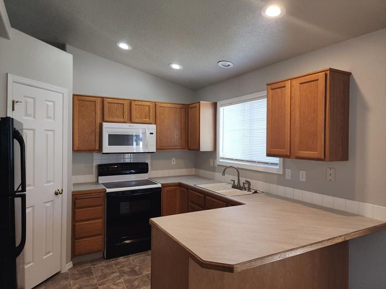 11069 W Ardyce St - Photo 3 of 19