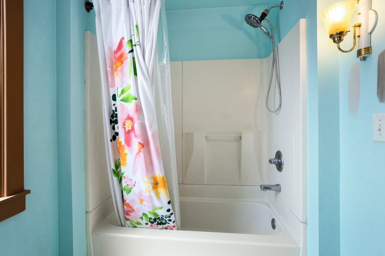 630 6th St - Photo 2 of 18