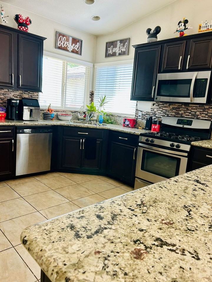 1404 Apple Ct - Photo 3 of 14