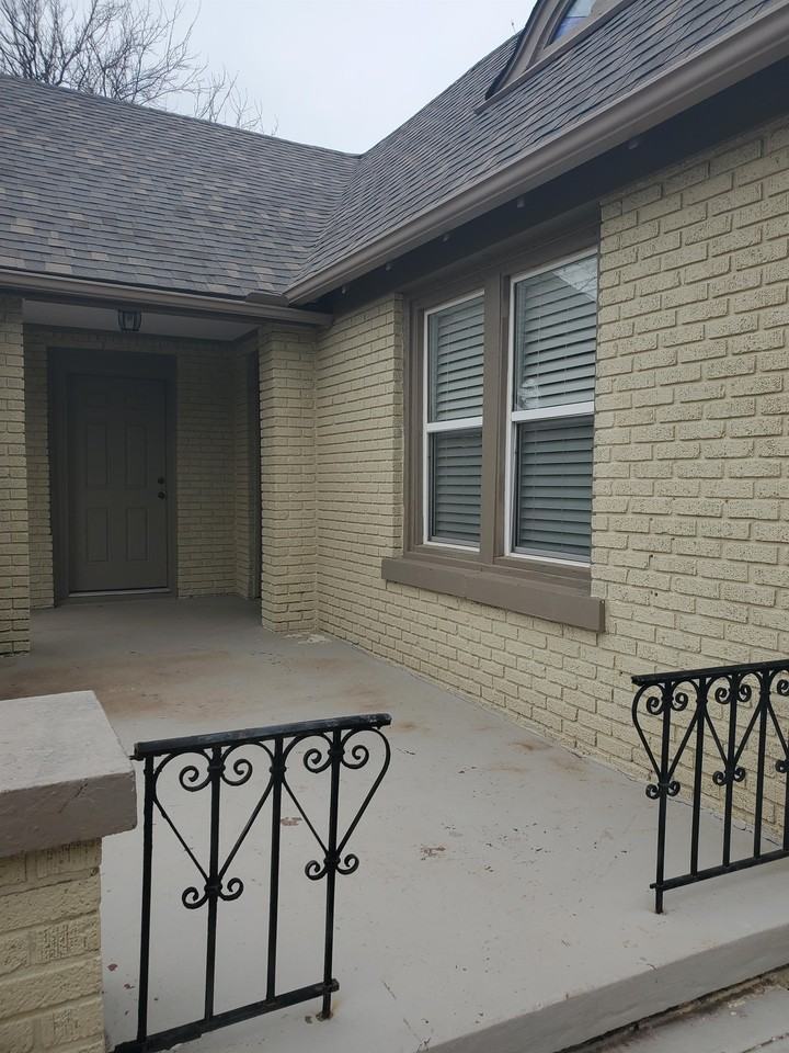 2224 N Indiana Ave #1 - Photo 2 of 10