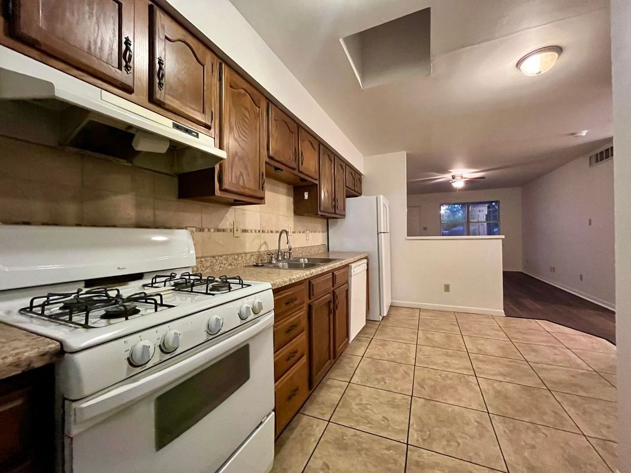 Dorson Circle 580,584 - Photo 3 of 11