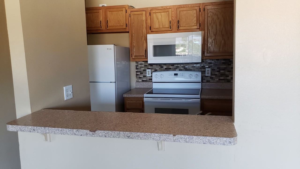 1620 1620 N Wilmot B 309 - Photo 6 of 20