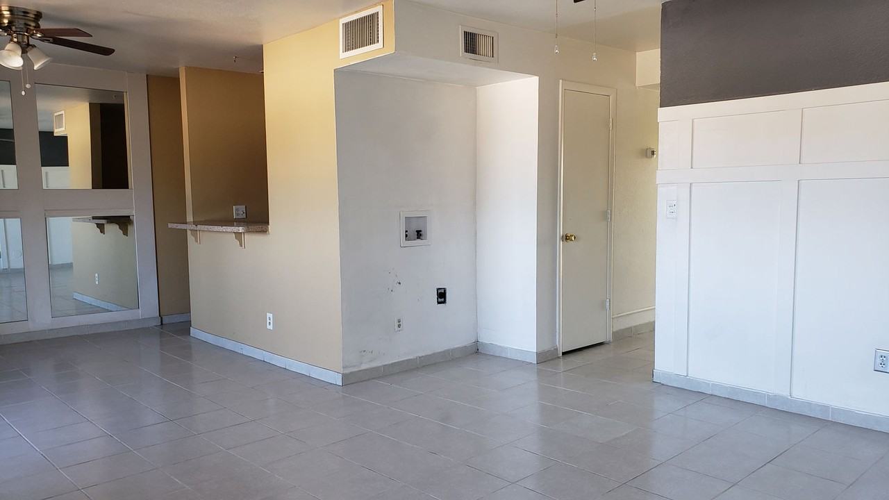 1620 1620 N Wilmot B 309 - Photo 3 of 20