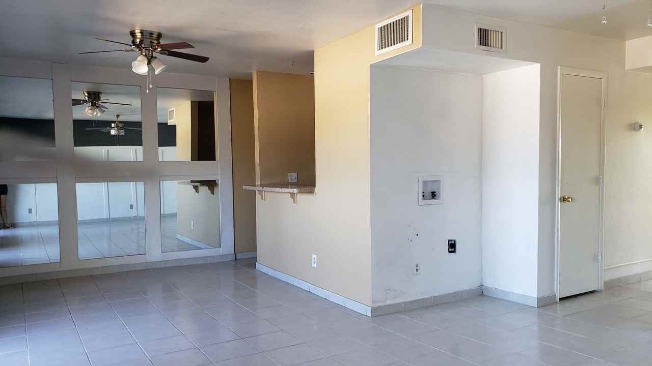 1620 1620 N Wilmot B 309 - Photo 2 of 20
