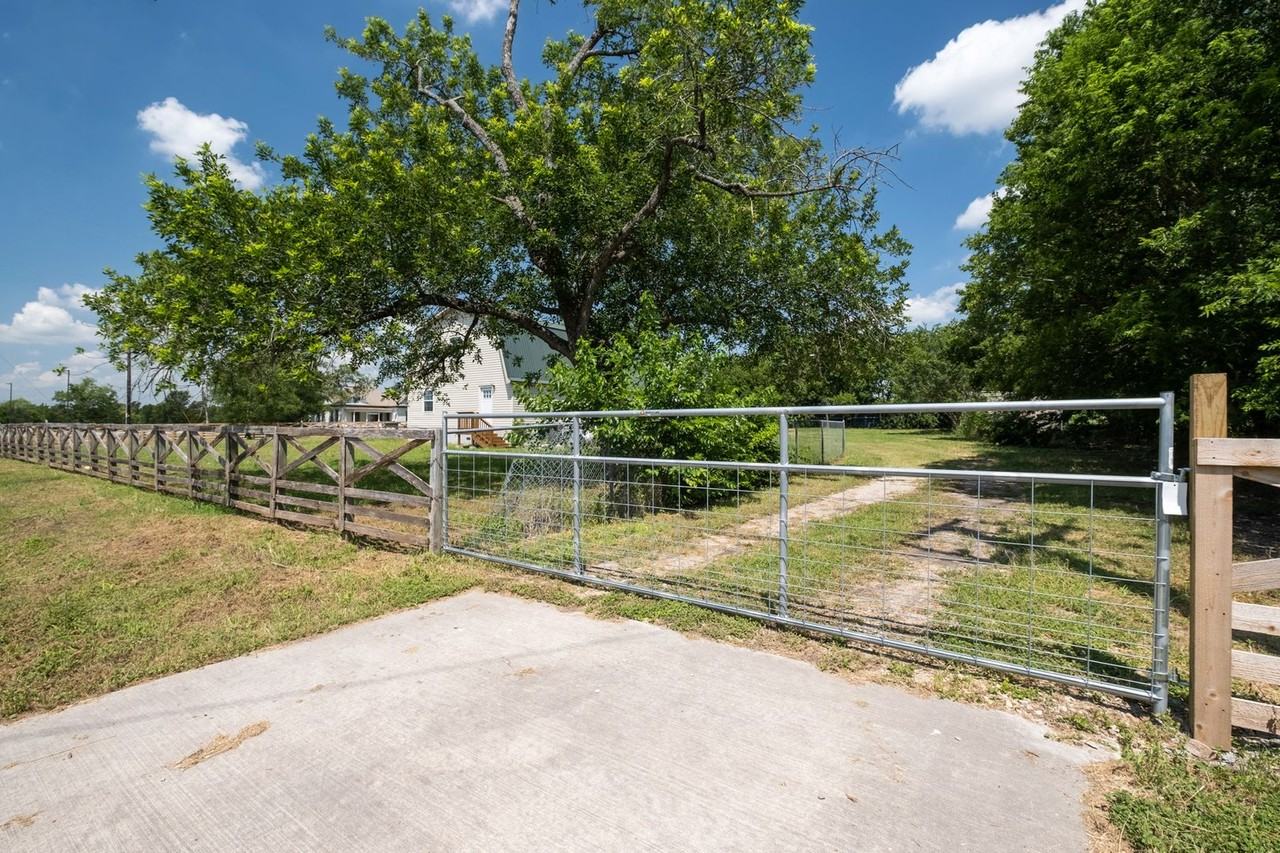 13902 Fm 812 - Photo 6 of 23