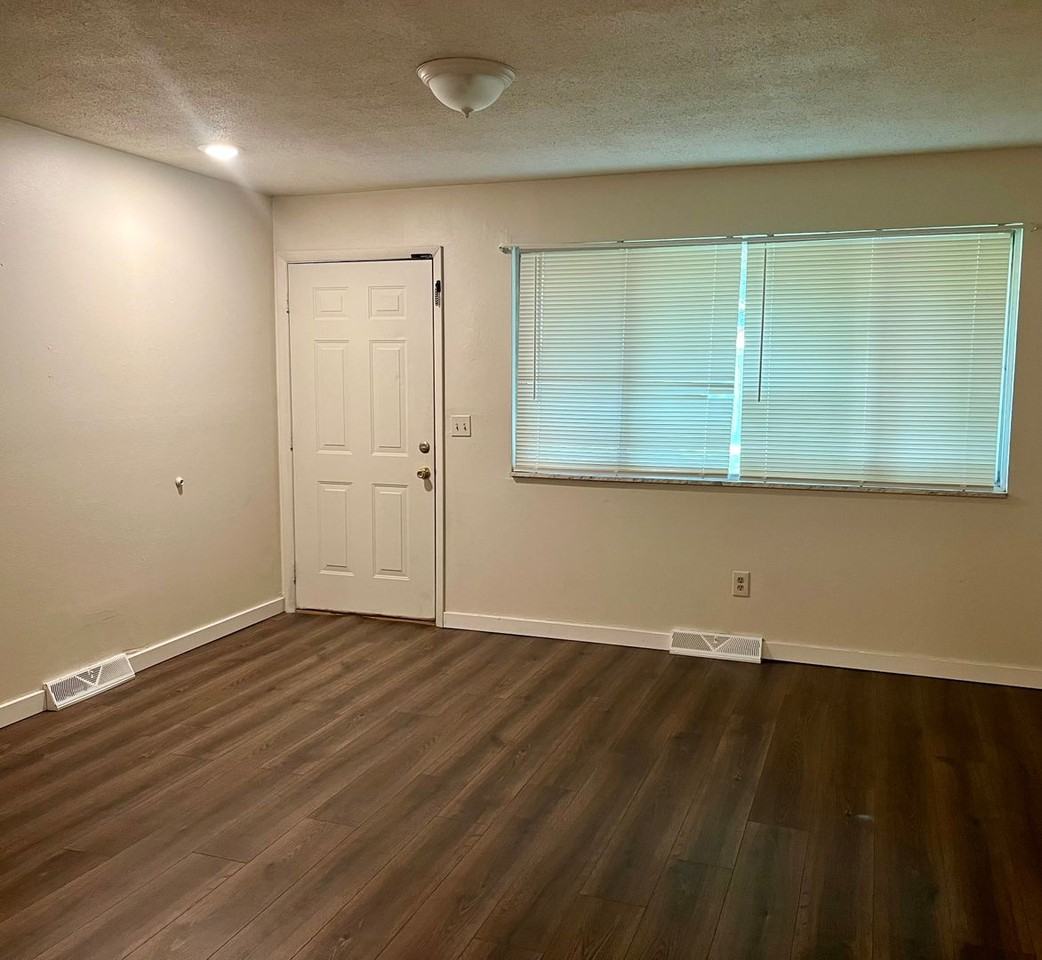 505 Kansas - Photo 3 of 8