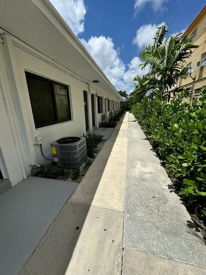 661 SW 7th St. - Photo 7 of 14