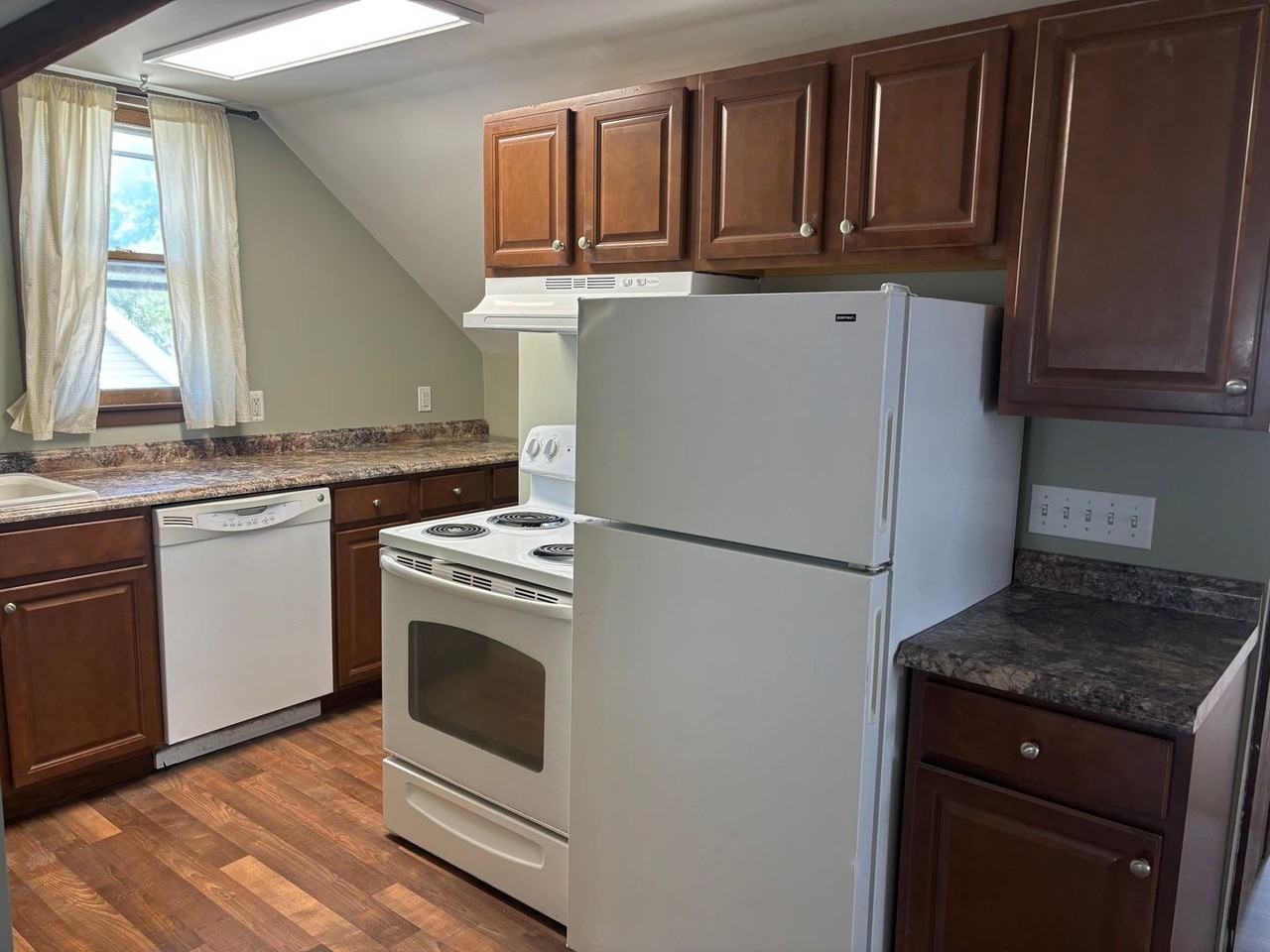 16 Cleveland St - Photo 3 of 6