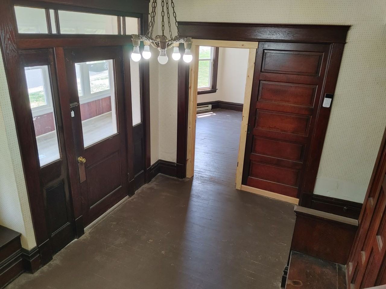 1027 Lynn Street - Photo 3 of 13