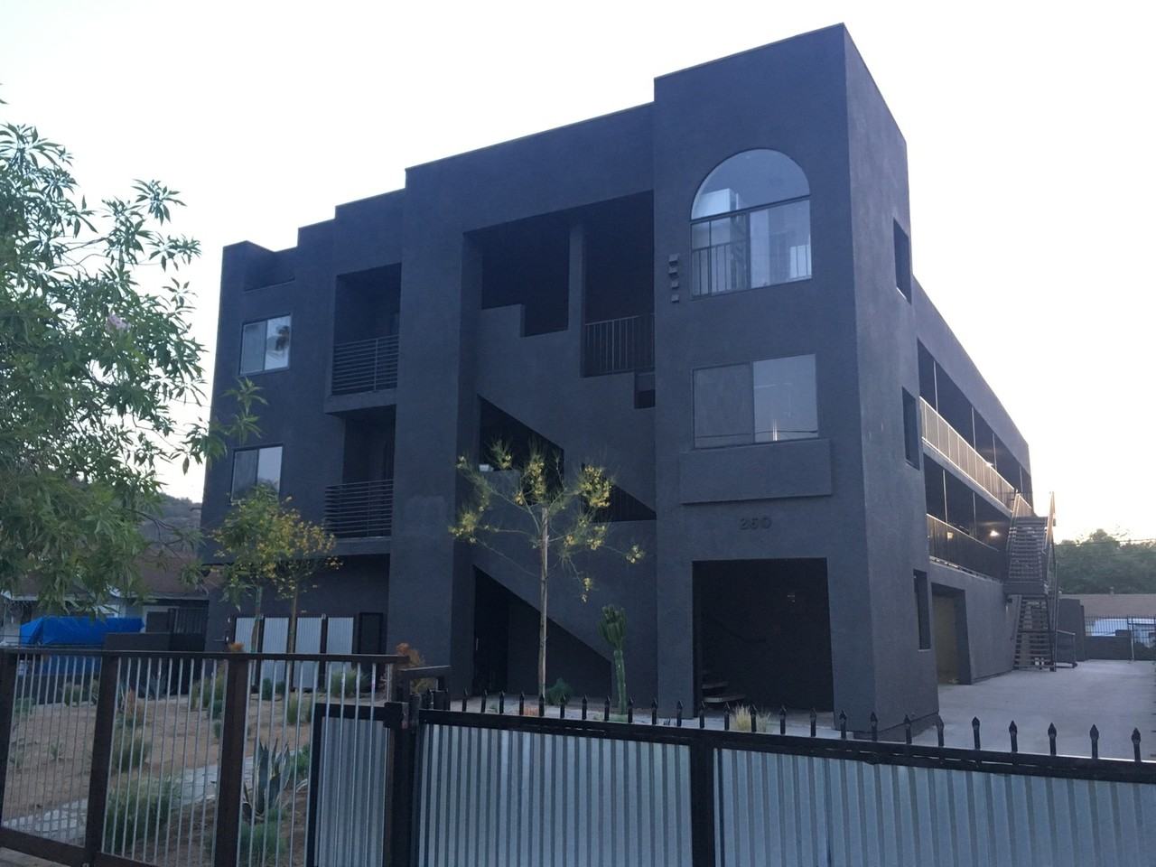 Modern Comfort in the Heart of Highland Park at 260 S Avenue 55 - Photo 6 of 6