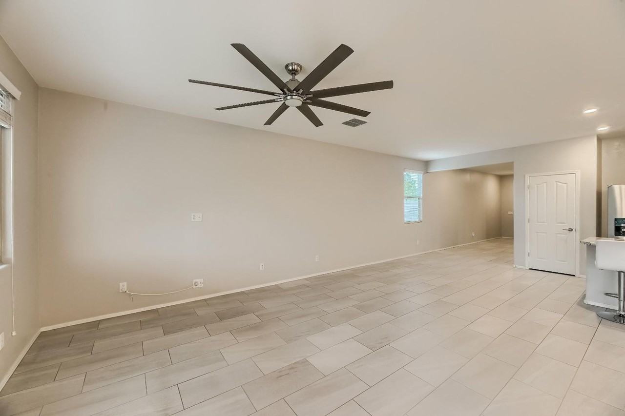 1754 E Grenadine Rd - Photo 3 of 45