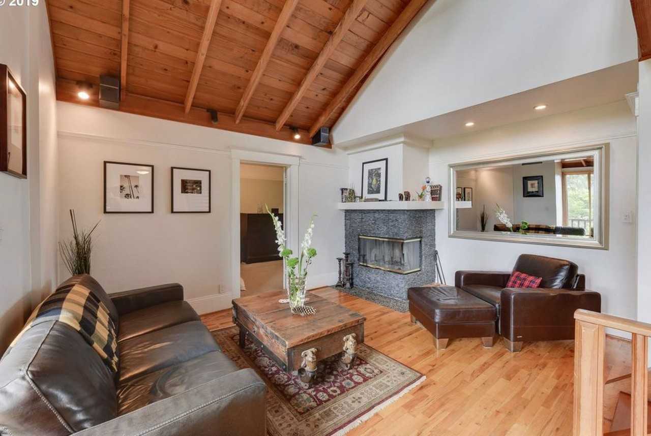 3821 Sw Hillside Dr - Photo 4 of 26