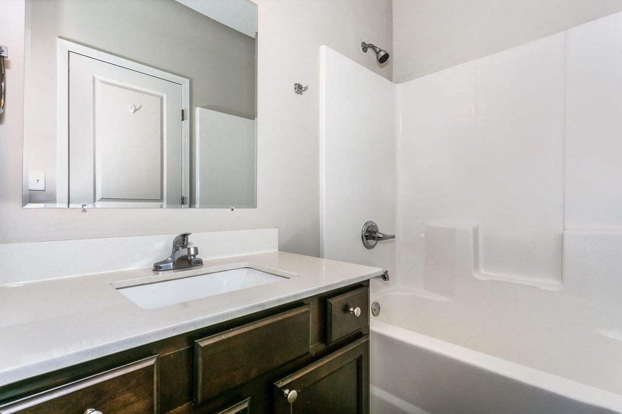 421 S Longbranch Dr - Photo 2 of 11