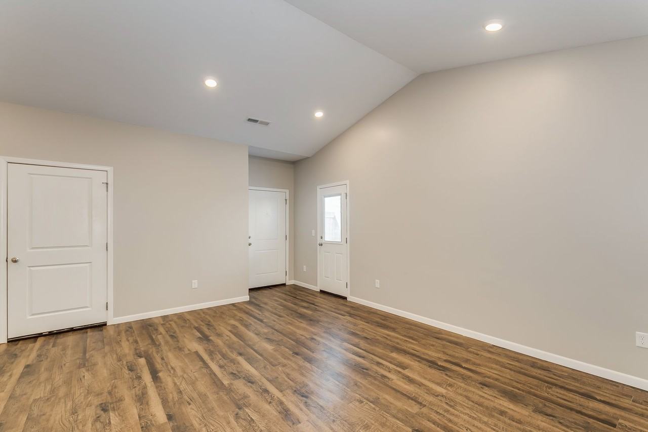 421 S Longbranch Dr - Photo 7 of 11