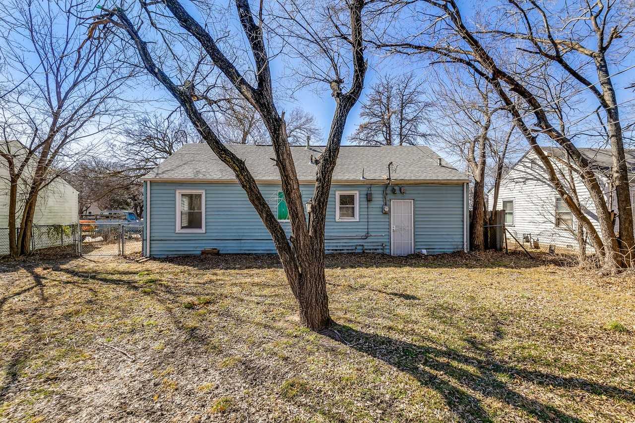 2410 N Minnesota Ave - Photo 2 of 9