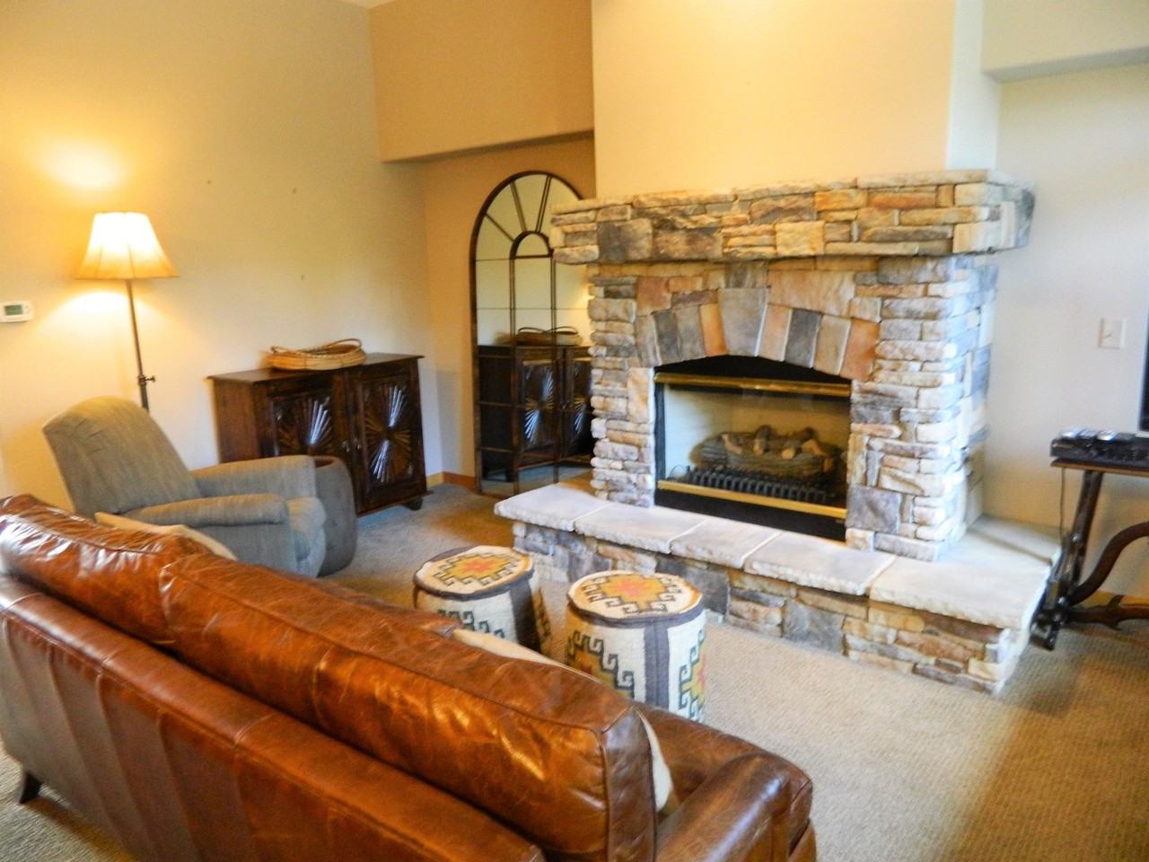 192 Robin Dr - Photo 2 of 18
