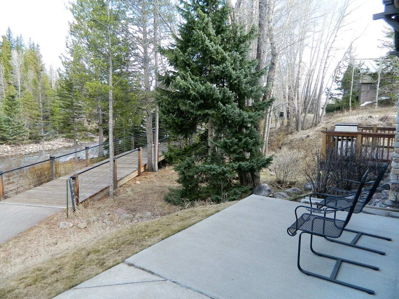192 Robin Dr - Photo 4 of 18