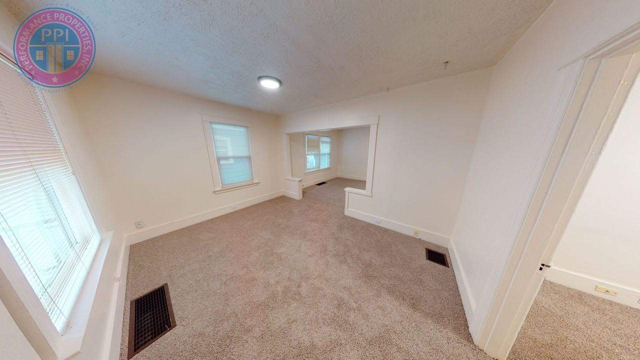 1246 Se 51st Ave - Photo 5 of 19